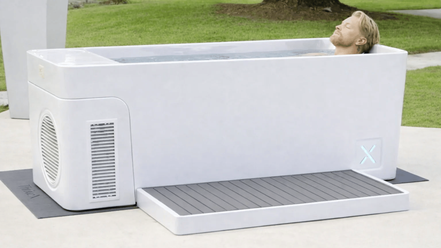 Man Using Echelon All-In-One Hot or Cold Plunge Tub
