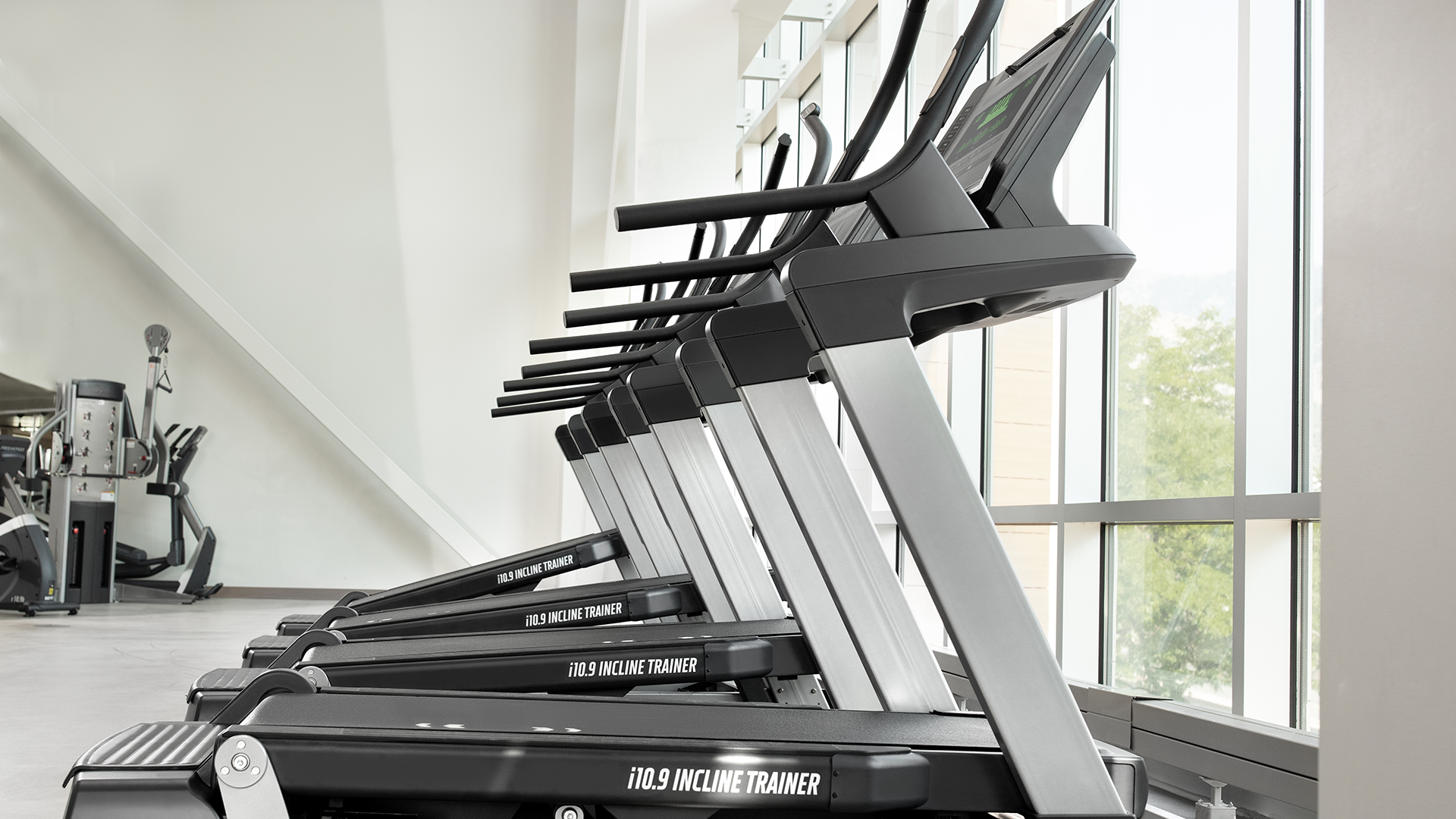 Freemotion i10.9b Incline Trainer in gym
