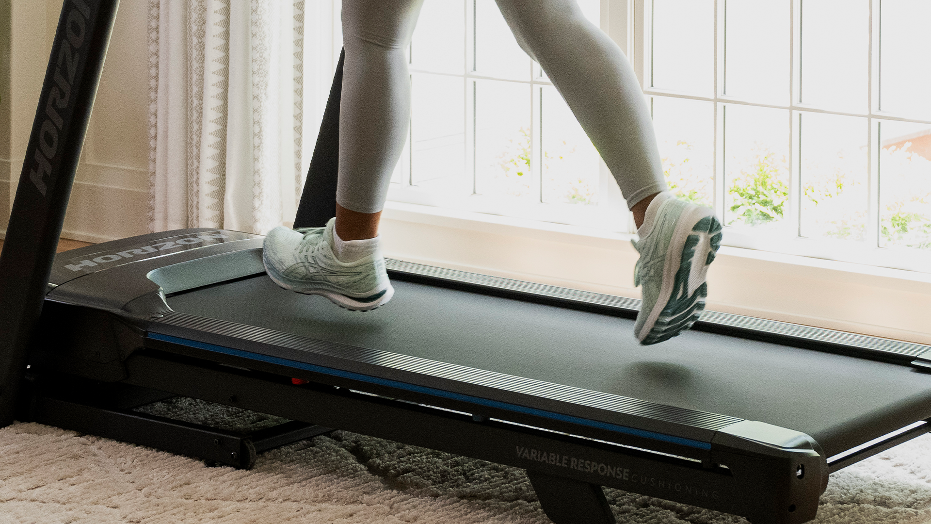 Close up Horizon 7.0 AT showcasing deck