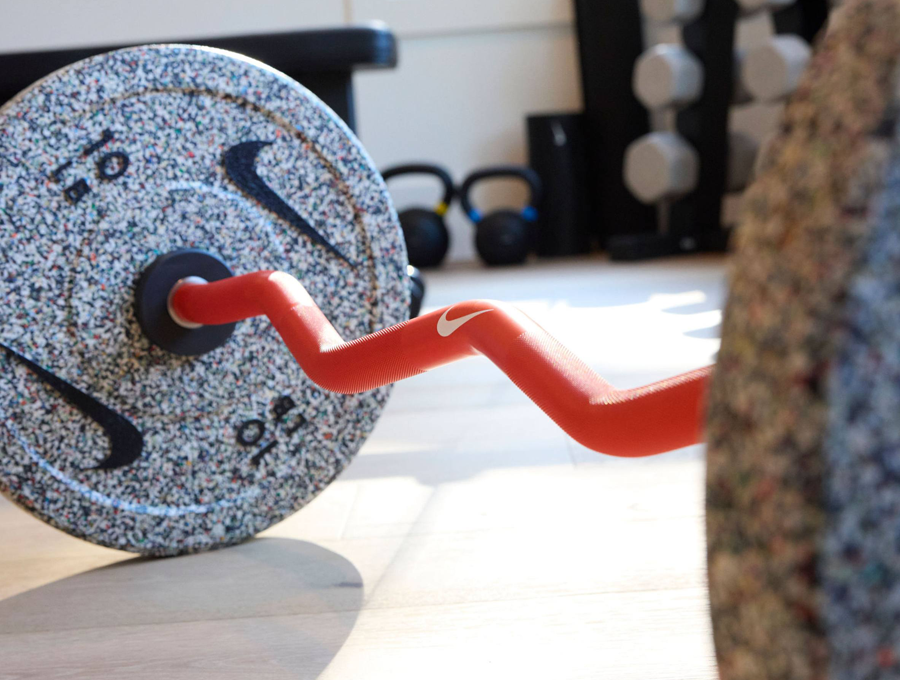 Nike Strength Shield Curl Bar curved shaft