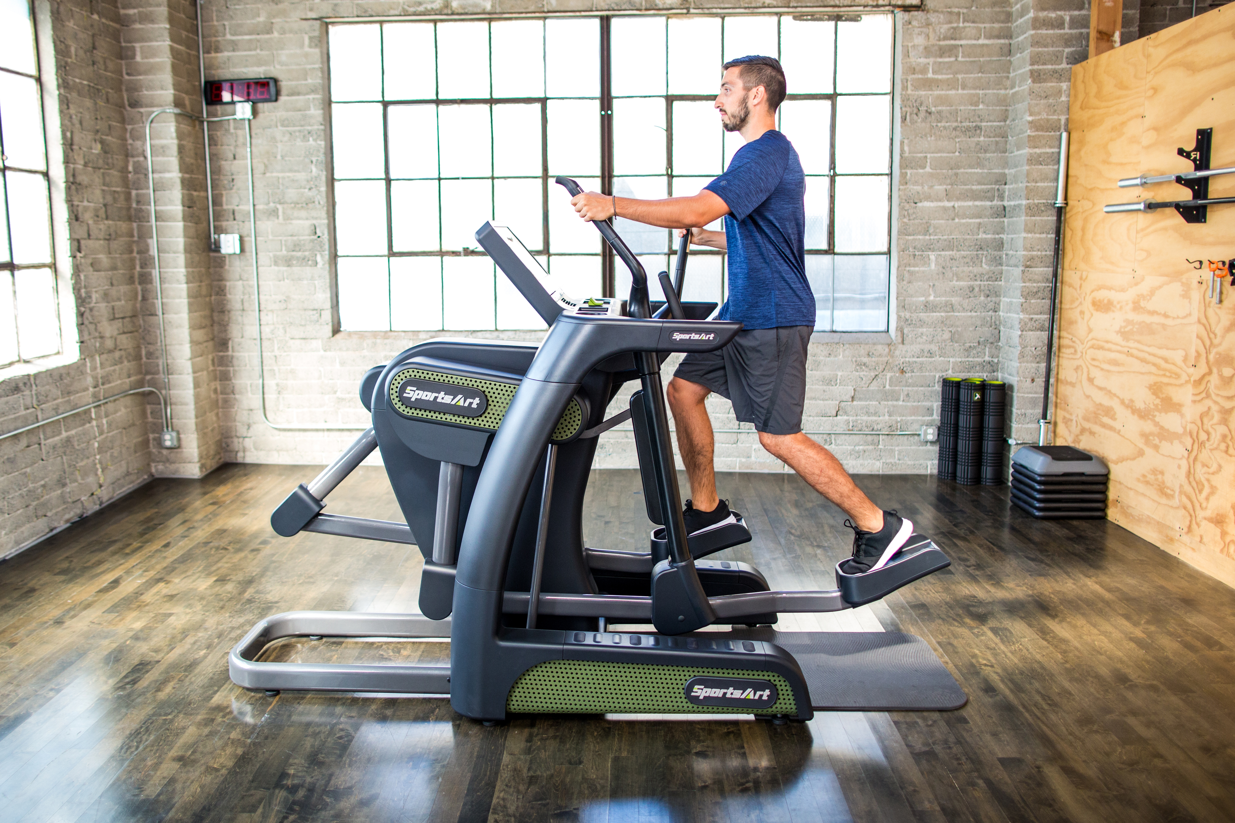 SportsArt G886 Verso Cross Trainer