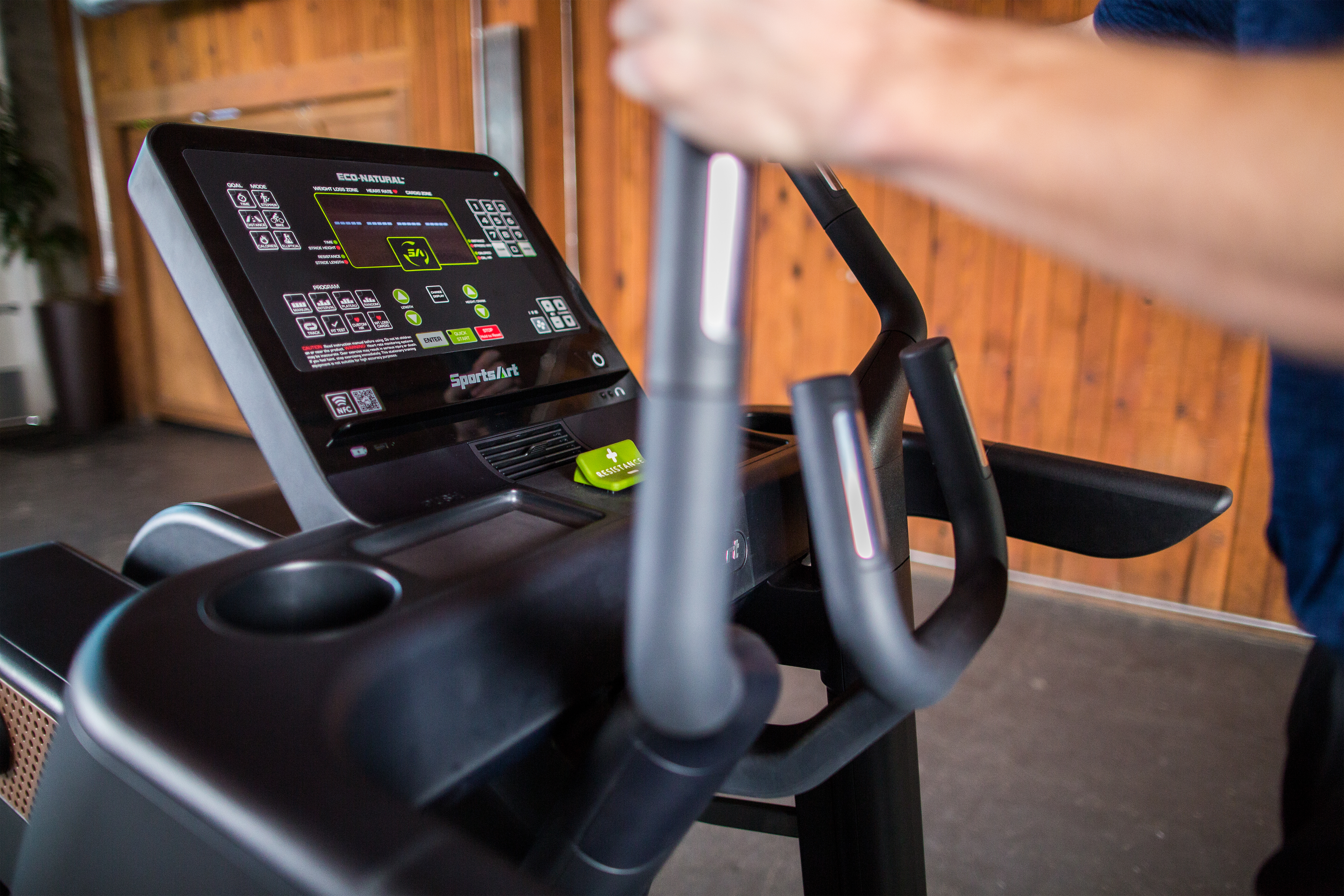 SportsArt V886 Verso Cross Trainer console