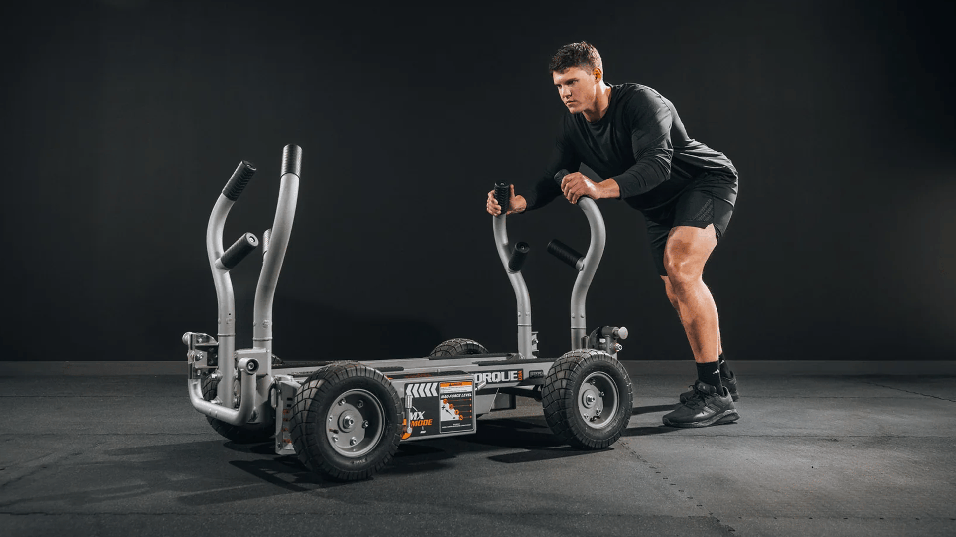 Man working out with Torque Tank™ MX