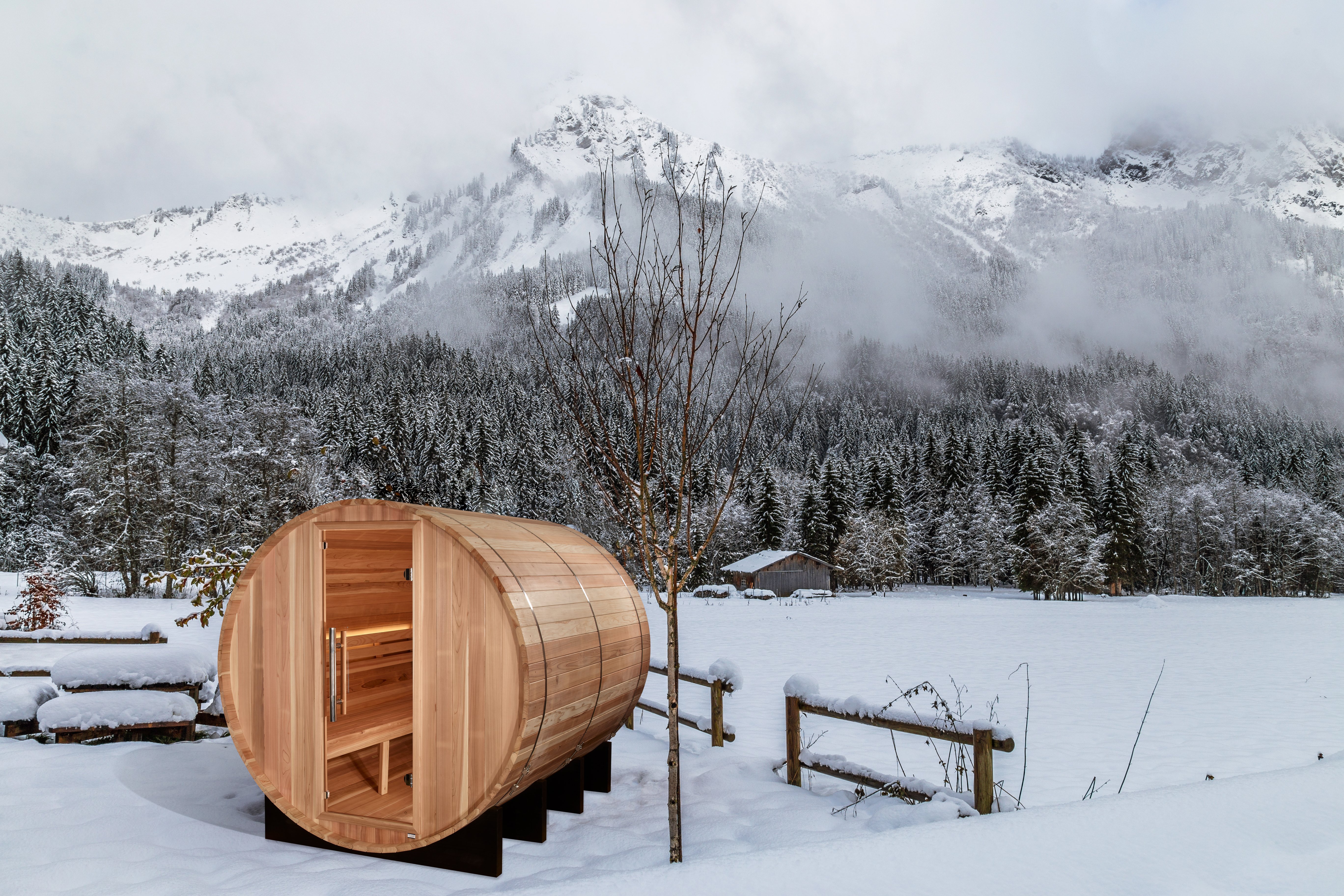 Klosters - Barrel Sauna in a snowy environment