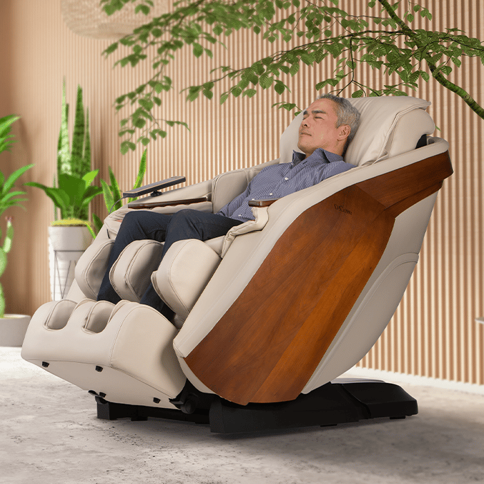 DCore Stratus-JP Massage Chair