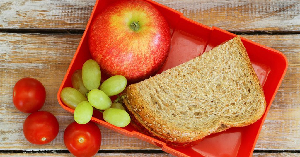 5 Simple Tips For Healthy School Lunches and Snacks